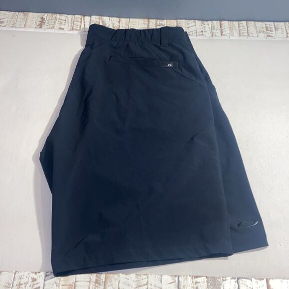 Oakley Black Flat Front Shorts Casual Style Men’s size 40 - Picture 1 of 9